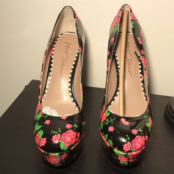 Betsey Johnson, Women's Size 7.5 Bonnee Women's Heels Black Multi - Picture 2 of 11